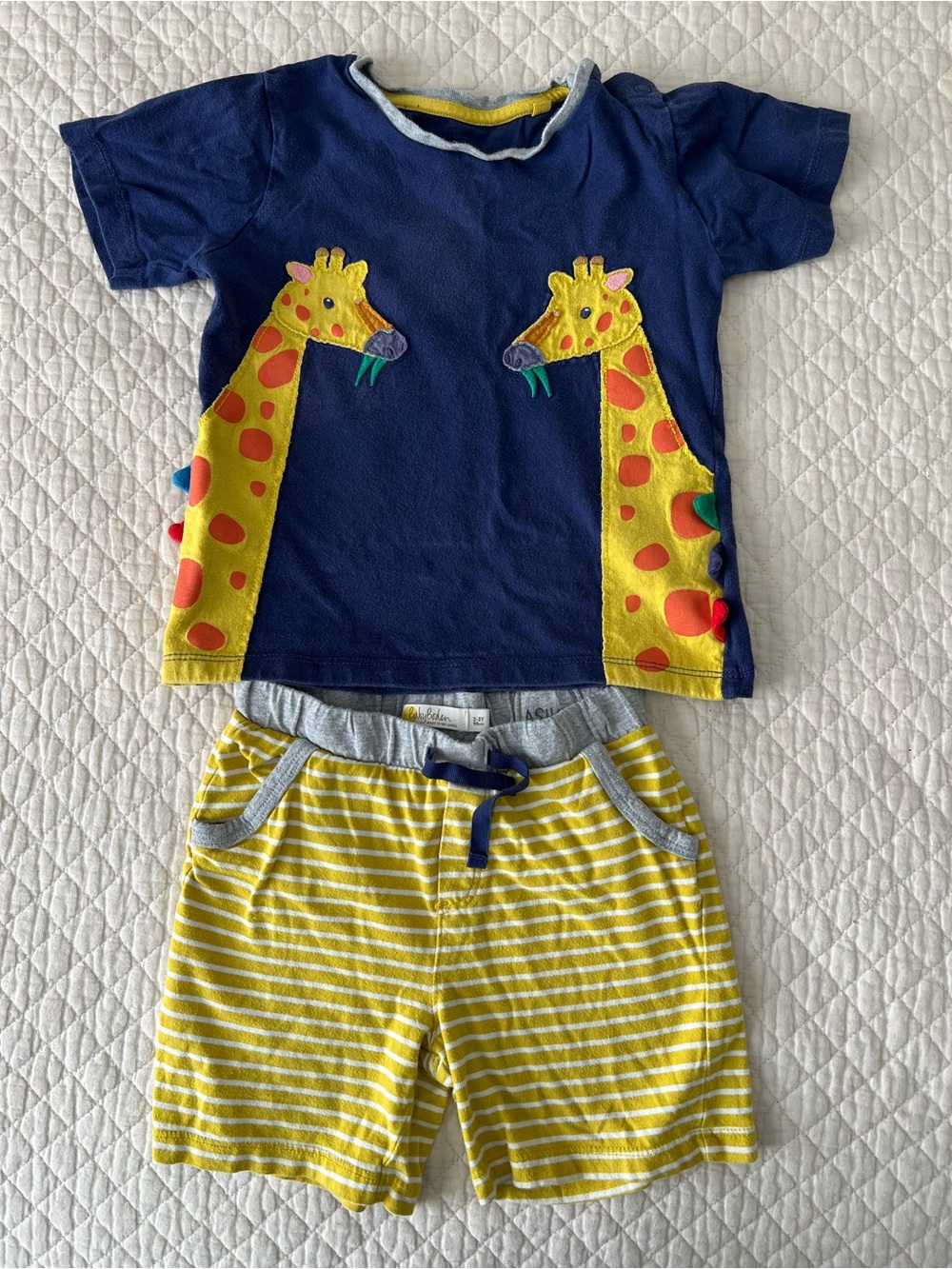 Mini Boden Giraffe tshirt and short set size 2-3